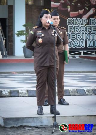 Asisten Pengawasan Kejaksaan Tinggi Riau Pimpin Apel Kerja Pagi